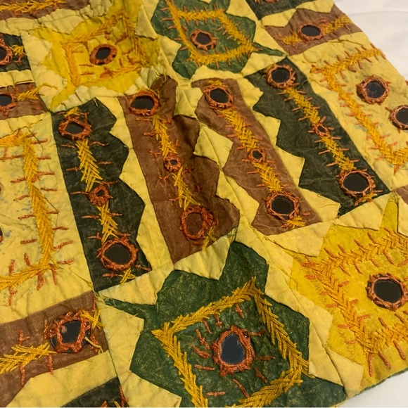 Multicolored Embroidered Medium size Crossbody bag. Zipper. Great Condition! - Picture 9 of 11